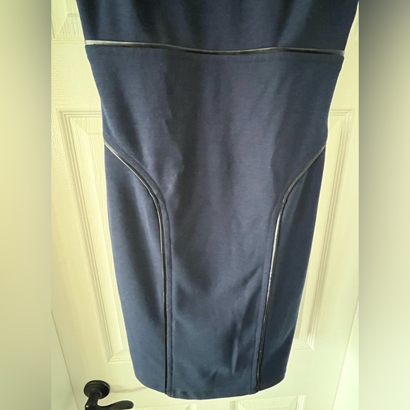 Navy bodycon stretch fabric dress with leatherette contour - Picture 2 of 5